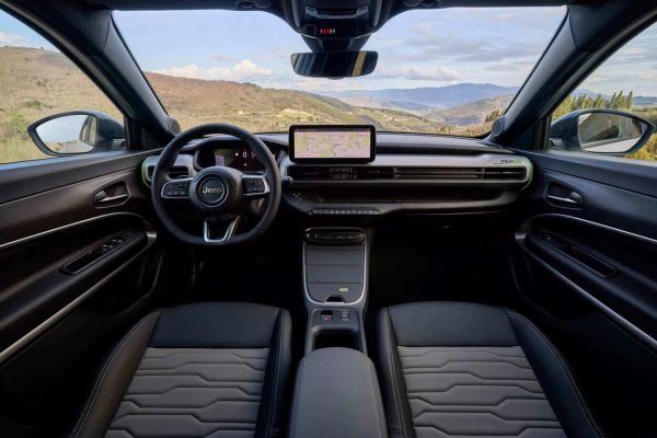 JeepAvenger4xe_Interiors.jpg
