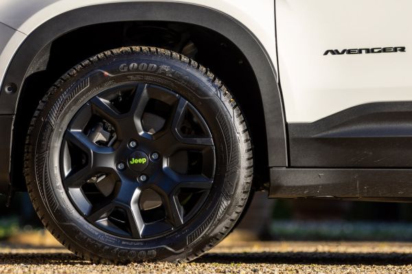 JeepAvenger4xe_Details (3).jpg