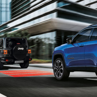 jeep_compass_4xe_overview_highlights_limited_dsk_333x333_03.png